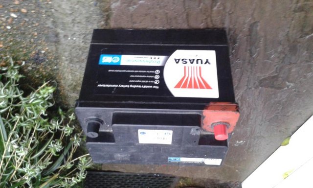 Image 3 of S/H Yuasa Car battery 072 70Ah 570 Amps