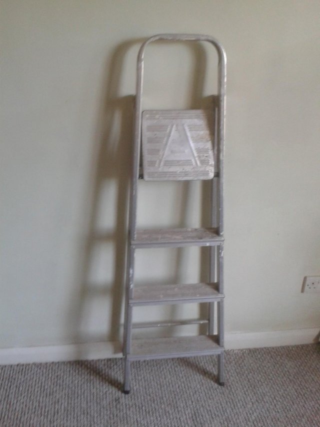 Image 2 of 3 Tread, platform, Step ladder with grab handle £15