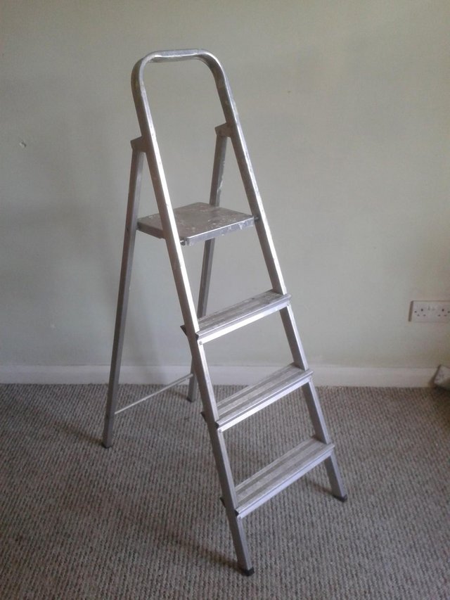 Image 3 of 3 Tread, platform, Step ladder with grab handle £15