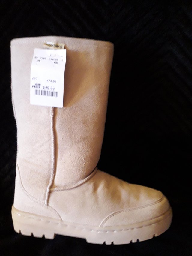 Image 3 of Ladies beige swede long boot, very cosy.