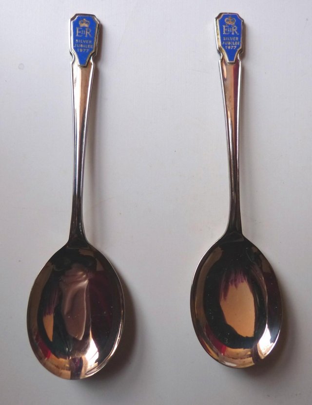 Preview of the first image of 1977 silver plated Jubilee dessert spoons.