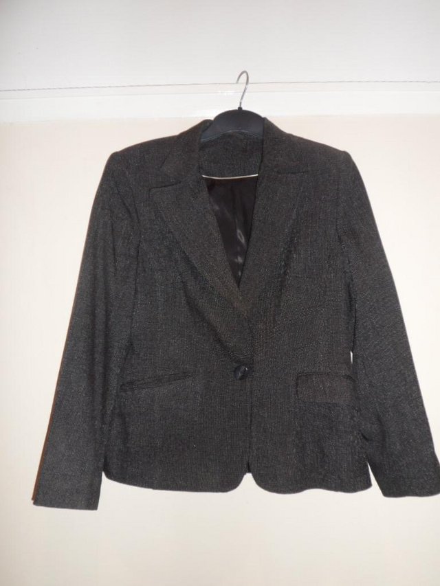 Preview of the first image of Dorothy Perkins jacket………………………..