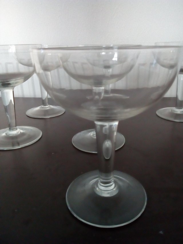 Image 3 of SET OF 6 VINTAGE CHAMPAGNE GLASSES -