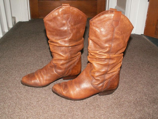 Preview of the first image of Ladies Leather boots.