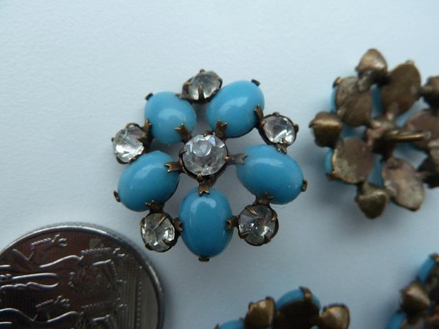 Image 2 of 4 decorative brooch style vintage buttons - turquoise