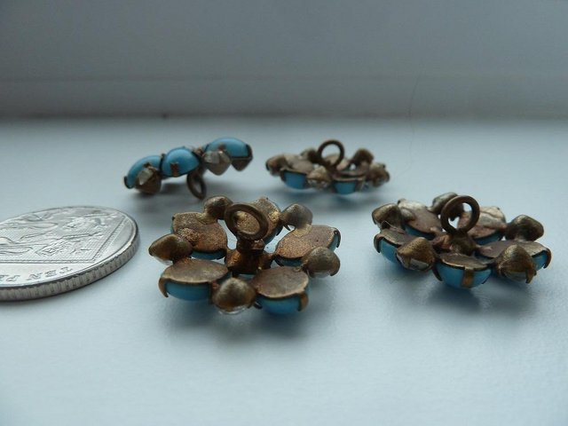 Image 3 of 4 decorative brooch style vintage buttons - turquoise