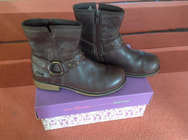 Preview of the first image of Young girls winter boots from Clarks Size 12.