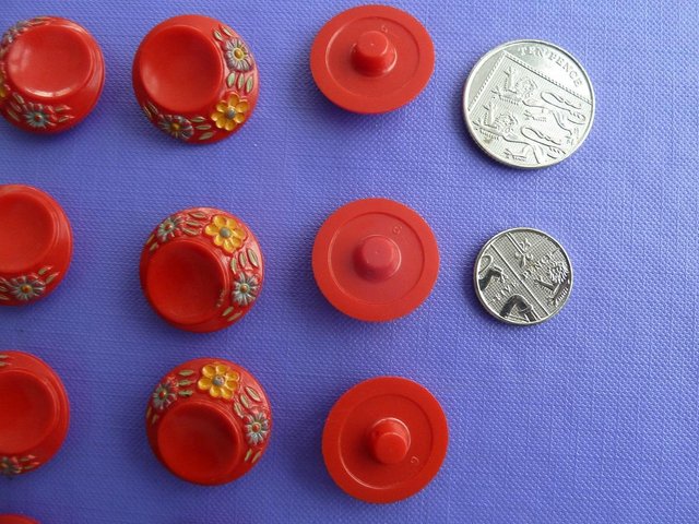 Image 2 of 11 Vintage red buttons, flowers around edge