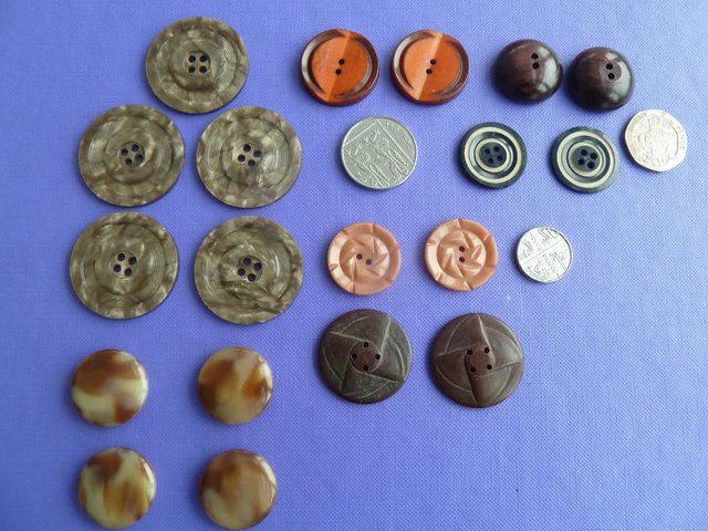 Image 2 of 19 nr. vintage 1950's buttons, various styles/colours/sizes