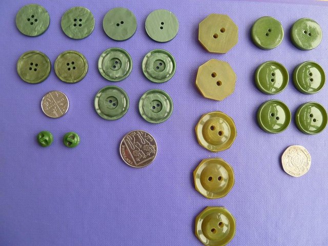 Image 3 of 23 nr. vintage 1950's green/olive green buttons