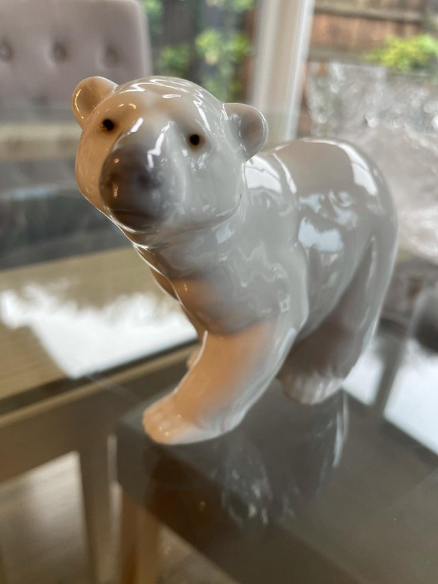Preview of the first image of Lladro Polar Bear.