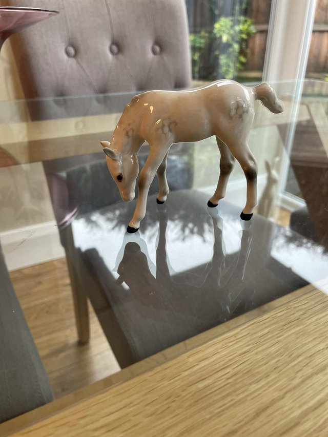 Preview of the first image of Beswick Grey foal grazing model 946.