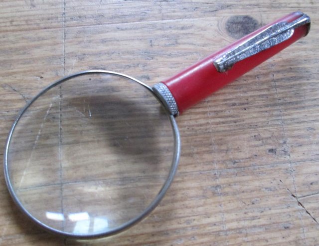 Preview of the first image of Vintage magnifying glass (Incl P&P).