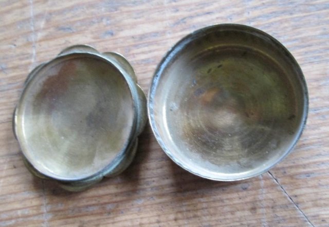 Image 2 of Vintage Pill Box Brass/MOP (Incl P&P)