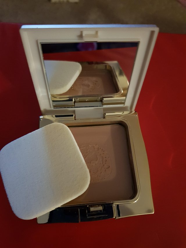 Preview of the first image of M&S Rich Creme Powder Foundation.
