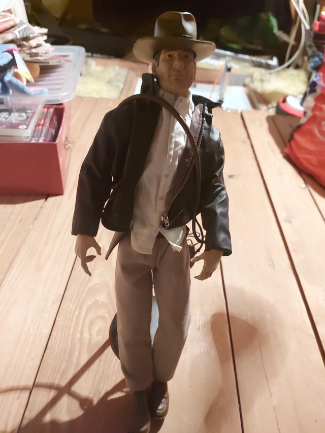 Preview of the first image of Indiana Jones 18" model.