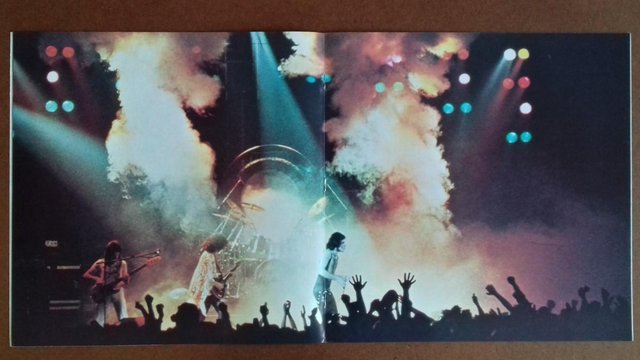 Image 2 of Queen 1977 ‘A Day at the Races’ UK Tour Concert Programme.