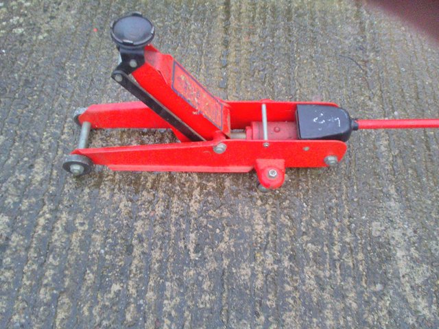 Image 2 of Trolley Jack Sealey Little use