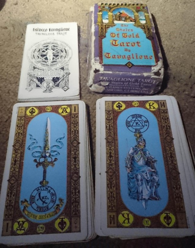 Image 2 of Tarot Tavaglioni - Stairs Of Gold Deck