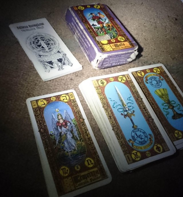 Image 3 of Tarot Tavaglioni - Stairs Of Gold Deck