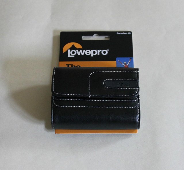 Preview of the first image of Lowepro Portofino 10 Leather Compact Camera Case Pouch.