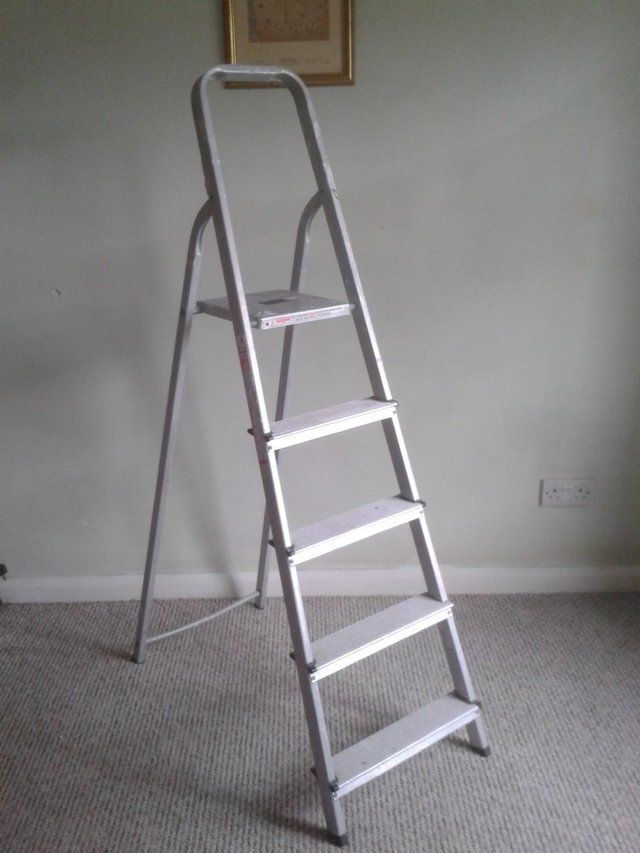 Preview of the first image of 4 Tread & platform Aluminium step ladder 1550mm high.
