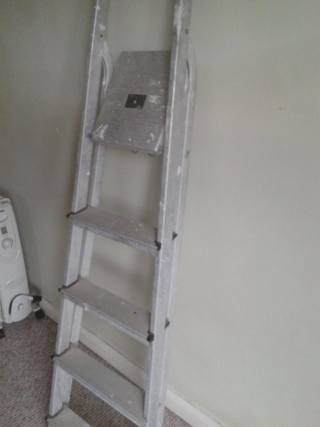 Image 2 of 4 Tread & platform Aluminium step ladder 1550mm high