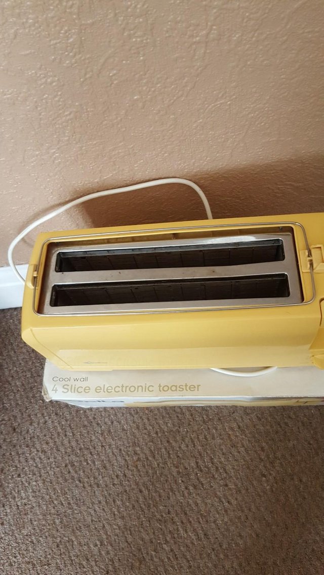 Image 3 of Yellow toaster