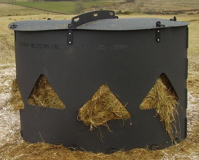 Preview of the first image of silage/hay feeder.