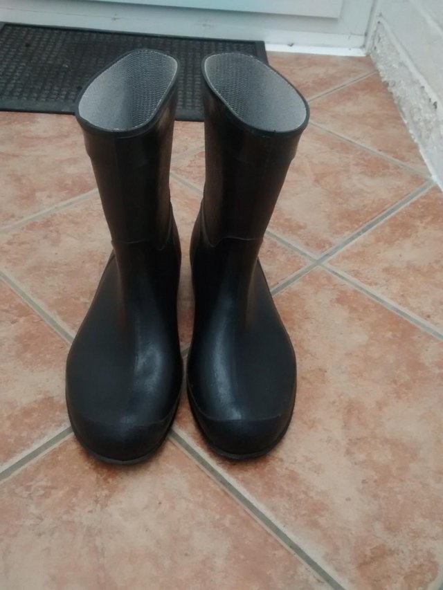 Preview of the first image of Mens Wellingtons.