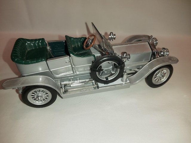 Preview of the first image of FRANKLIN MINT ROLLS ROYCE MODEL CAR.