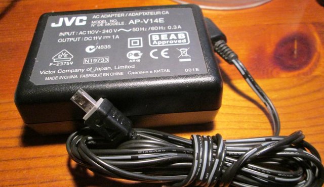Preview of the first image of JVC AP-V14E adapter (Incl P&P).