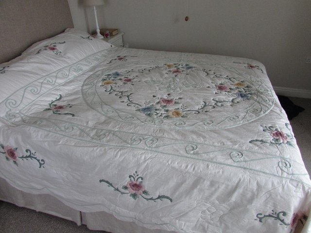 Image 3 of New Quilt for kingsize bed +  2 pillow-shams