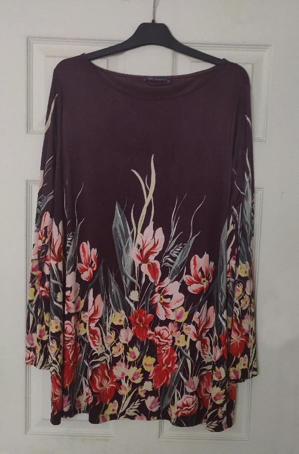 Preview of the first image of Beautiful Marks & Spencer Aubergine Flowered Top - Size 26.