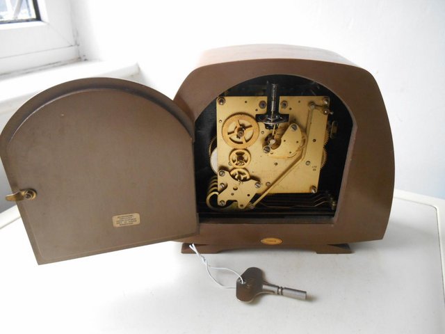 Image 2 of Smiths Westminster chiming mantle clock.