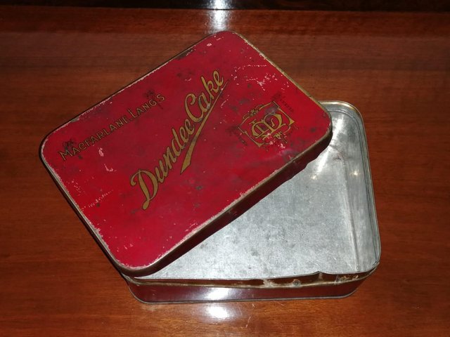 Preview of the first image of Vintage Dundee cake tin good condition.
