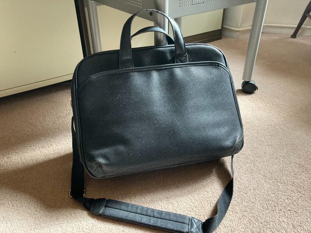 Preview of the first image of laptop bag.