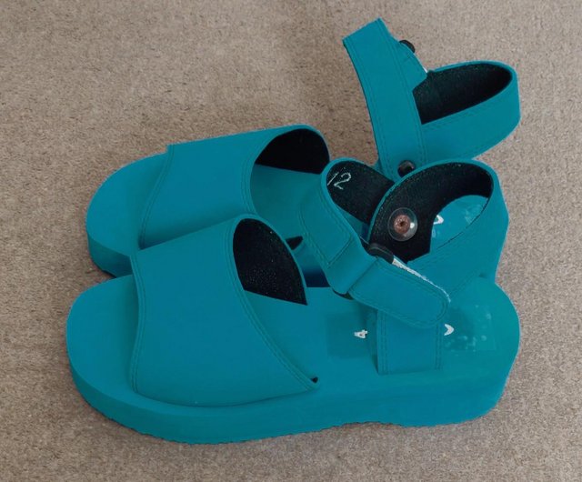 Preview of the first image of Lovely Ladies Turquoise Chunky Sandals - Size 4.
