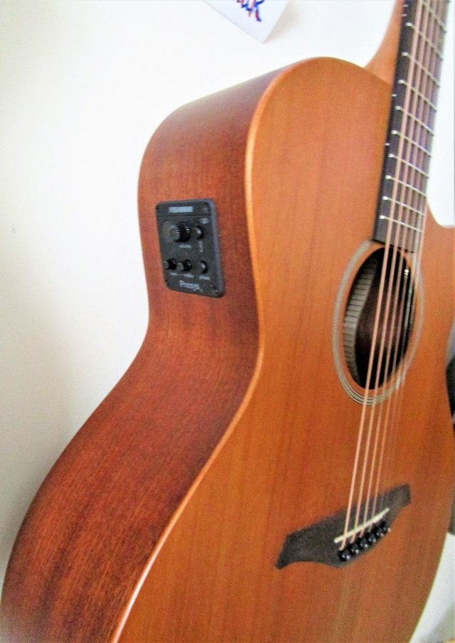 Image 6 of VINTAGE All Mahogony VE900 Elec/Acoustic Guitar vgc