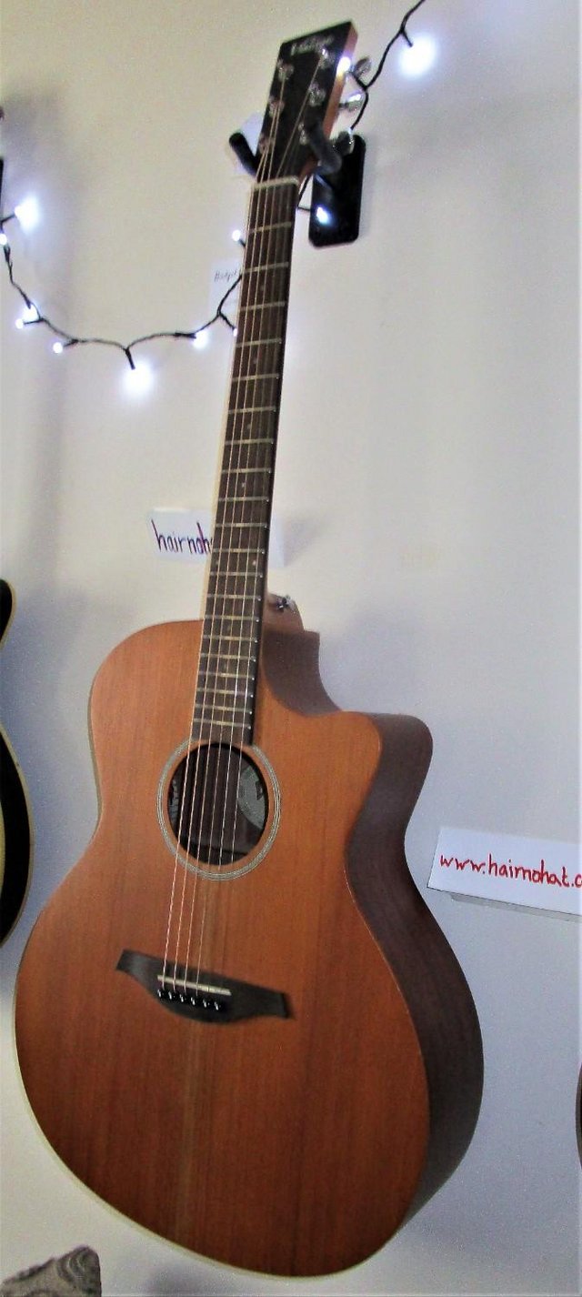 Image 7 of VINTAGE All Mahogony VE900 Elec/Acoustic Guitar vgc