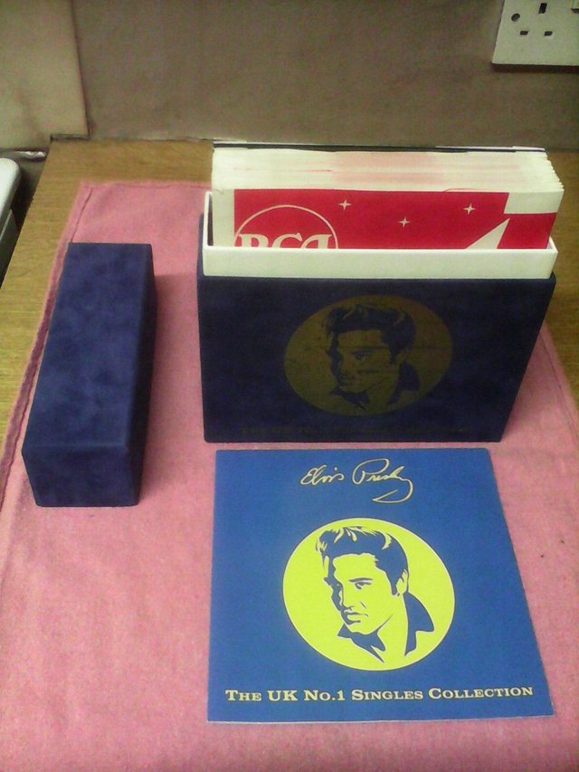 Image 3 of ELVIS PRESLEY THE UK NUMBER ONE SINGLES COLLECTION