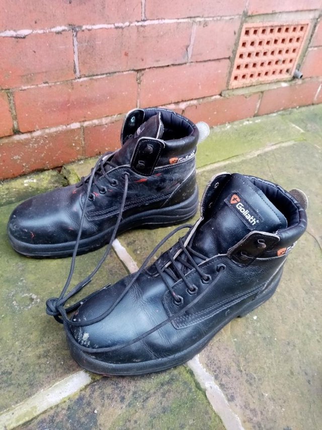 Preview of the first image of STEEL TOE-CAPPED BOOTS – SIZE 10.