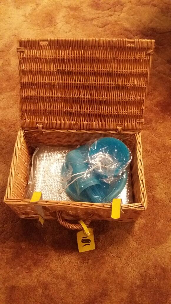 Preview of the first image of PICNIC/HAMPER WICKER BASKET.