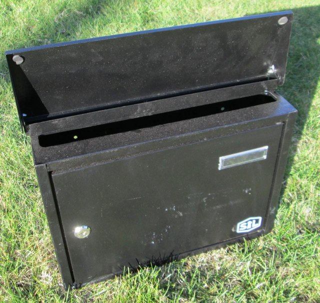 Image 3 of Smith & Locke Post Box Black with 2 keys
