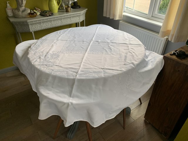 Image 3 of Circular white tablecloth