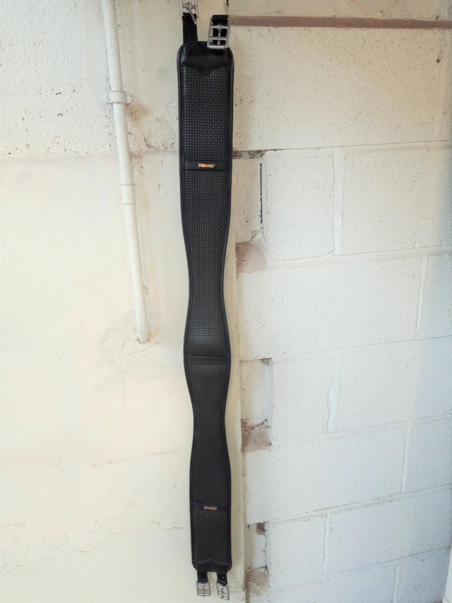 Preview of the first image of Wintec Shaped Girth Black 52ins.
