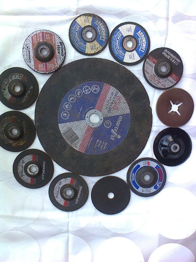 Preview of the first image of Metal Cutting Disc's, New, X9, Plus 1 Large one, 4 inch diam.