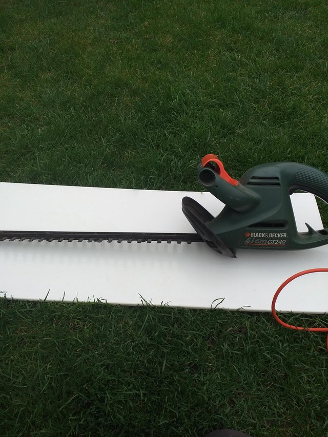 Preview of the first image of Hedge trimmer (Black and Decker).