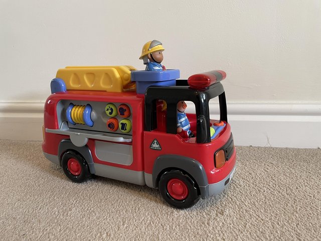 Image 2 of Fire engine