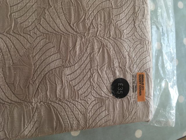 Preview of the first image of Single Duvet Cover.